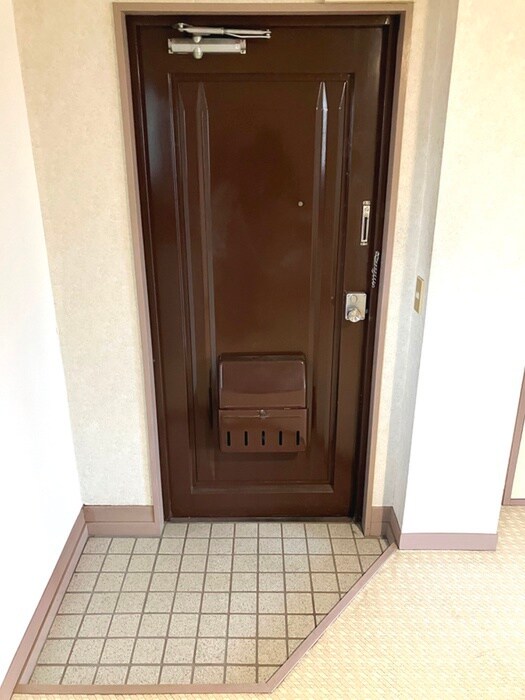 物件内観写真10　(玄関)