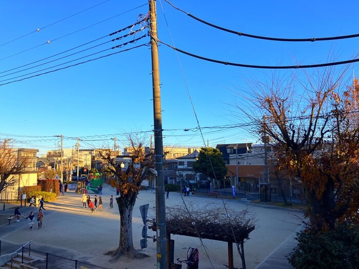 物件内観写真14　(室内からの展望)