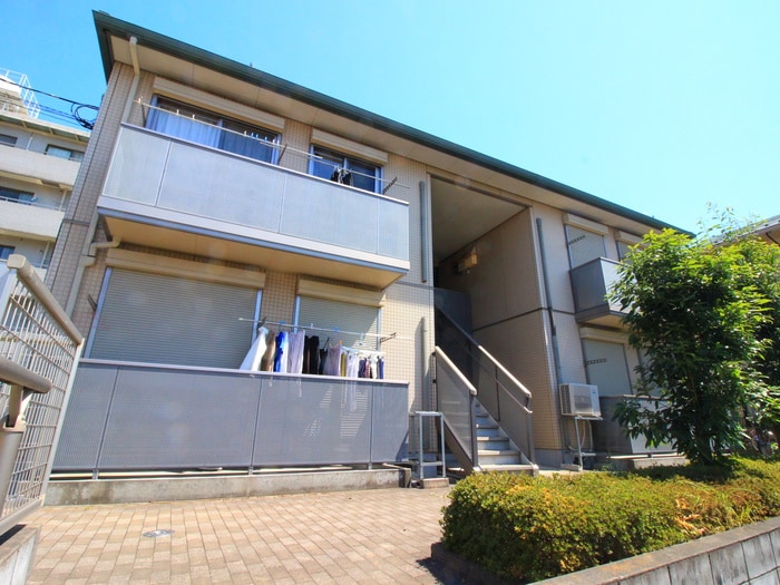 シャトル中央の外観写真