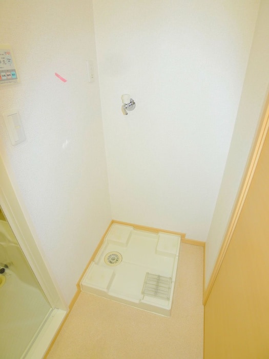 物件内観写真17　(洗濯機置場)