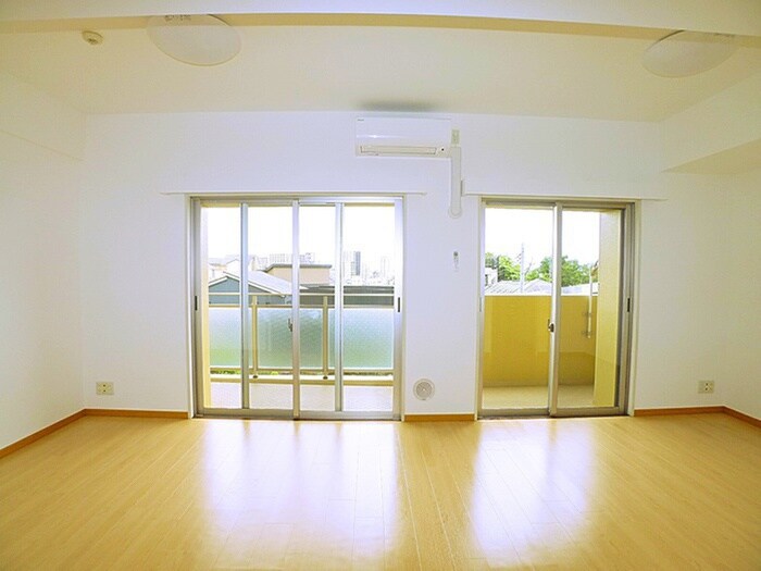 物件内観写真4　(室内からの展望)