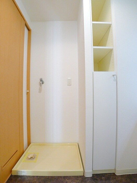 物件内観写真14　(洗濯機置場)