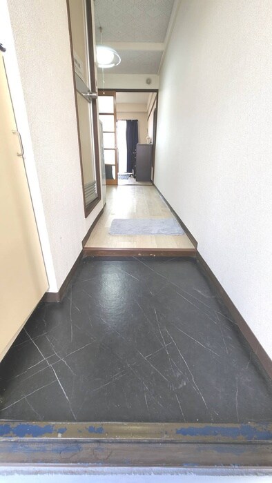 物件内観写真12　(玄関)