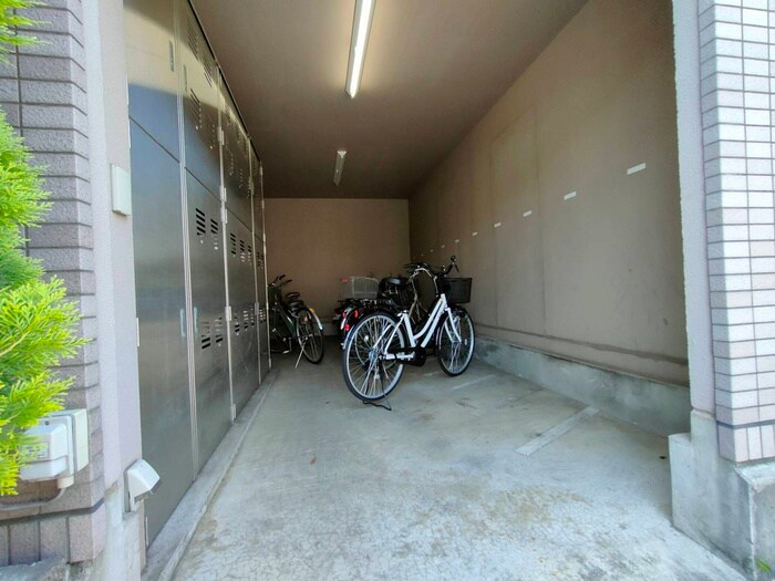 物件外観写真5　(駐輪場)