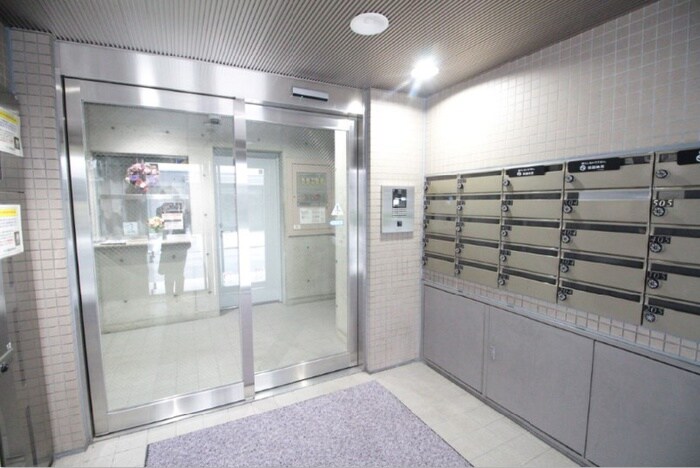 物件外観写真3　(エントランス部分)