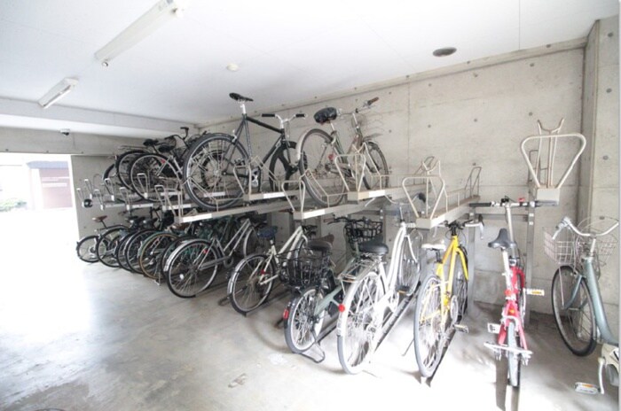 物件外観写真4　(駐輪場)