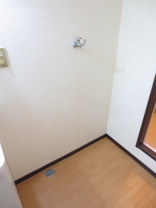 物件内観写真11　(洗濯機置場)