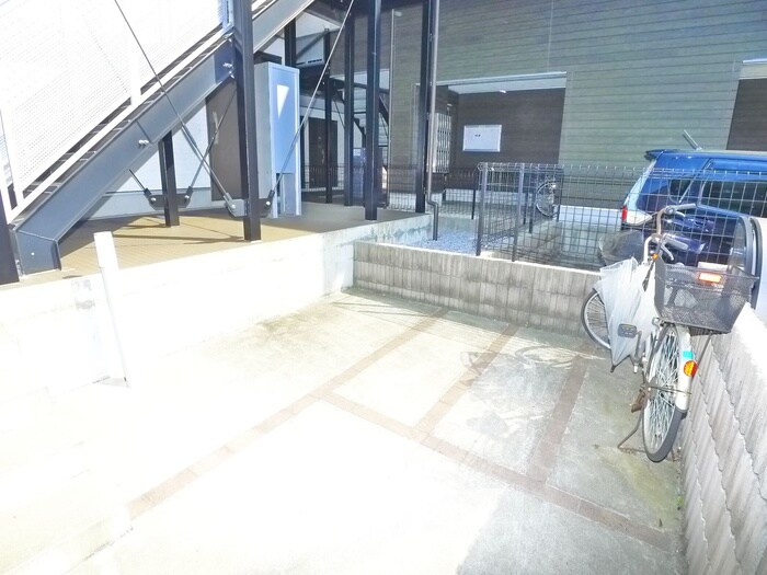 物件外観写真5　(駐輪場)