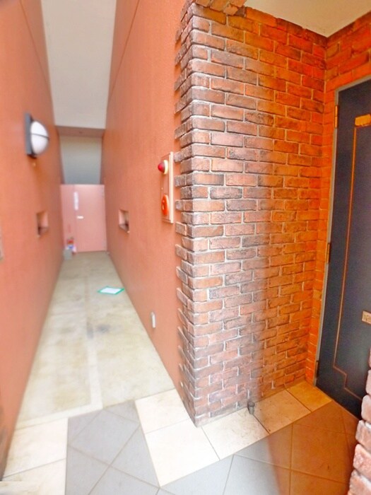 物件外観写真5　(エントランス部分)