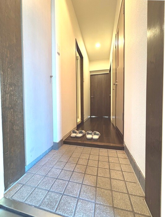物件内観写真7　(玄関)