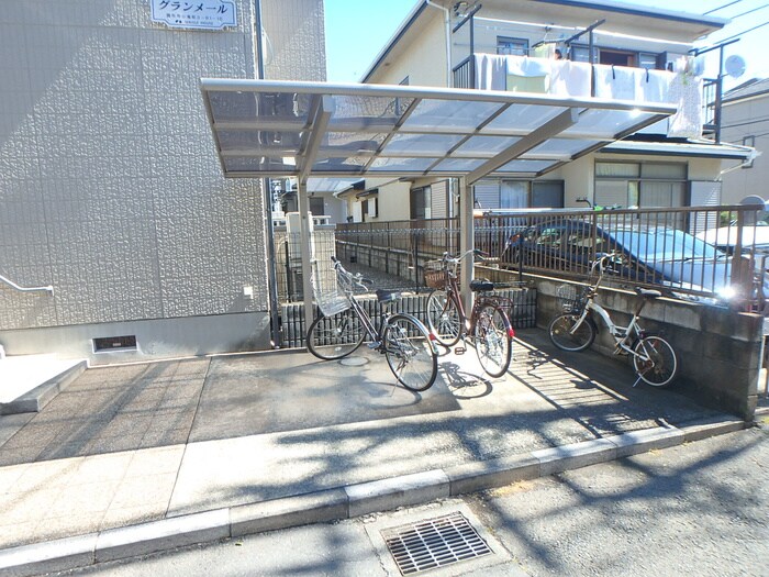 物件外観写真4　(駐輪場)