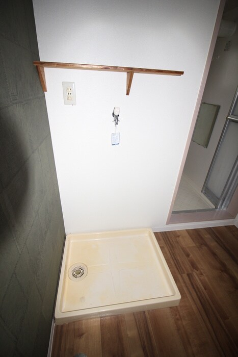 物件内観写真12　(洗濯機置場)