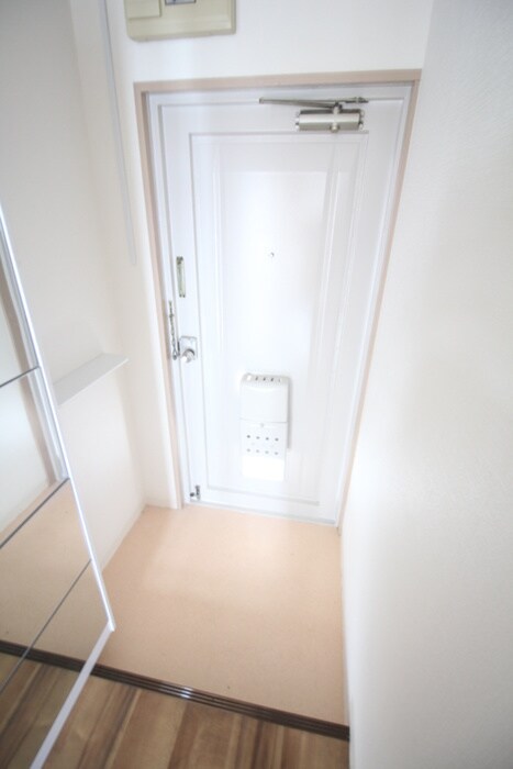物件内観写真18　(玄関)