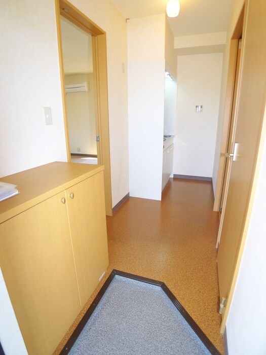 物件内観写真7　(玄関)