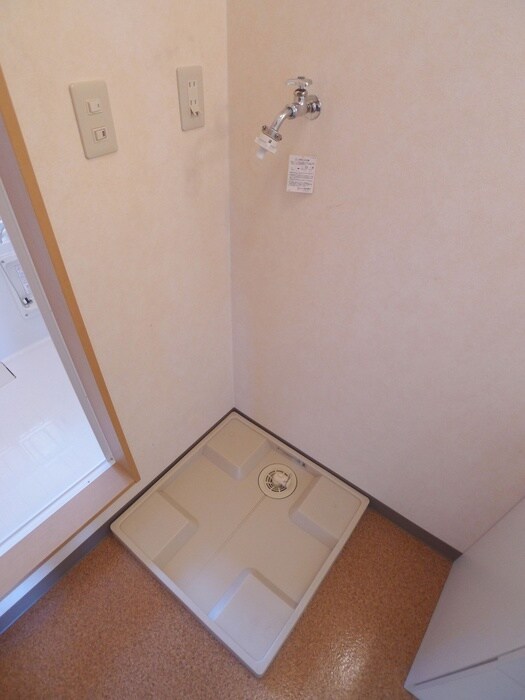 物件内観写真14　(洗濯機置場)