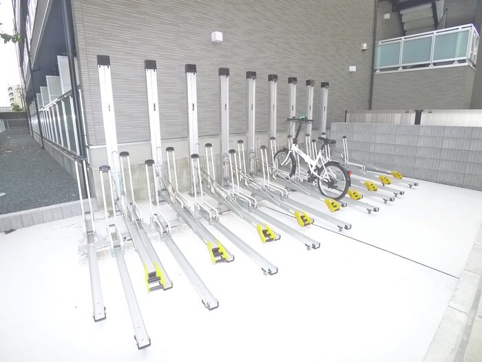 物件外観写真4　(駐輪場)