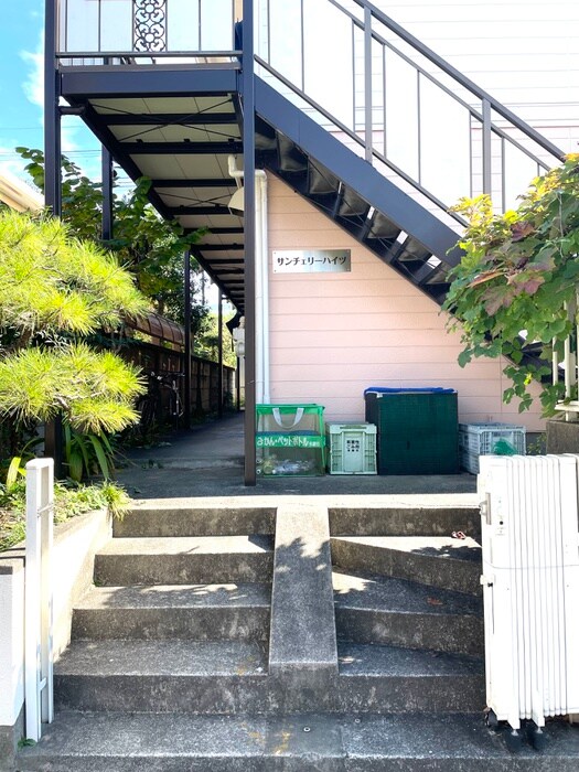 物件外観写真2　(エントランス部分)