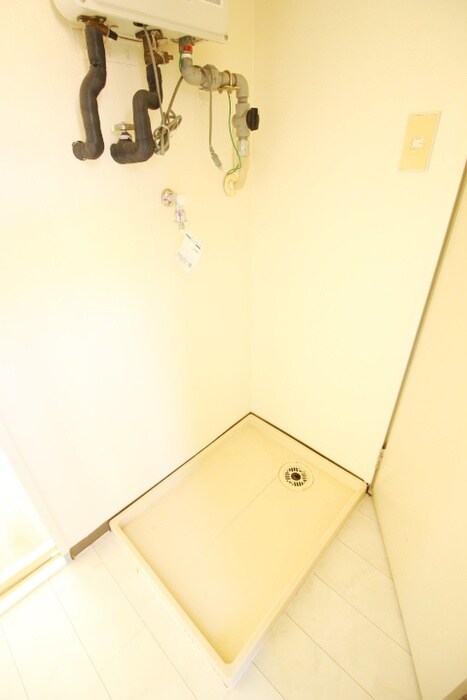 物件内観写真16　(洗濯機置場)