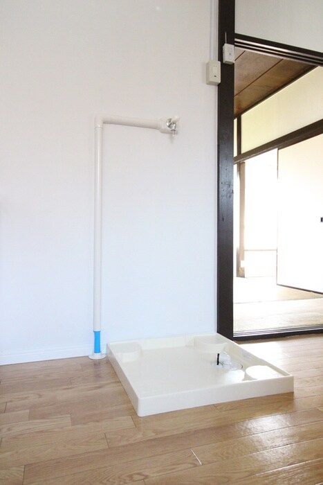 物件内観写真11　(洗濯機置場)