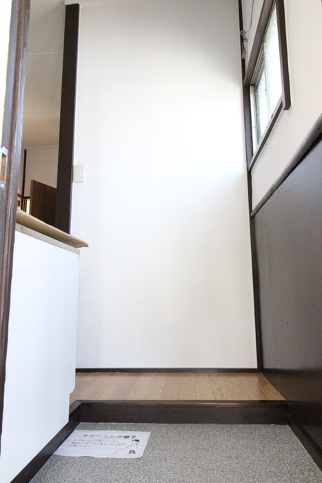物件内観写真12　(玄関)