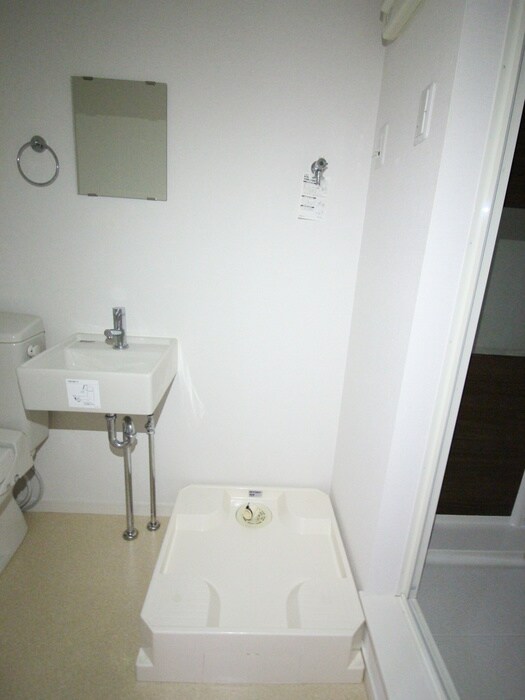 物件内観写真12　(洗濯機置場)