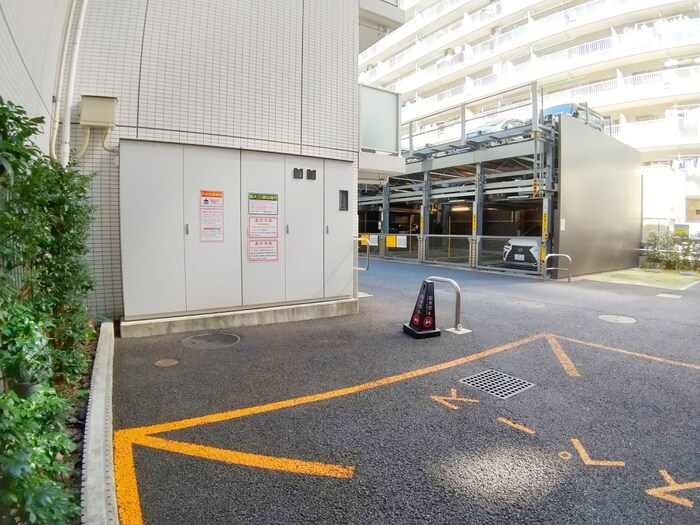 物件外観写真3　(駐車場)