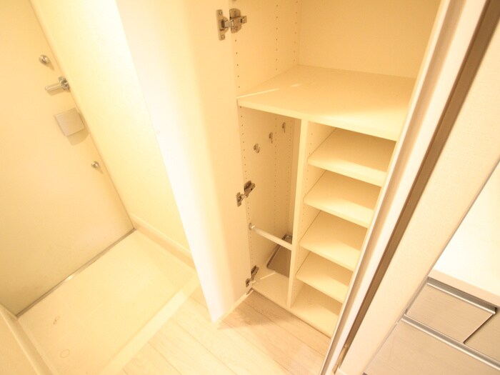 物件内観写真15　(靴箱)