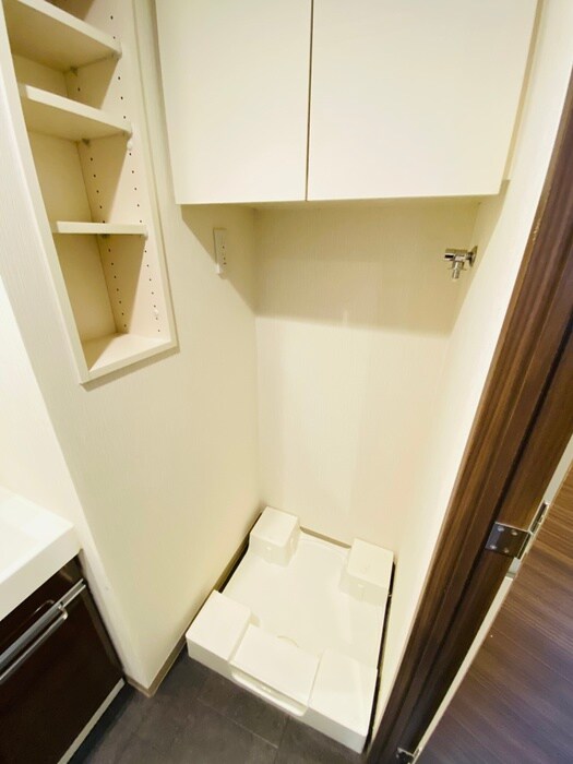 物件内観写真18　(洗濯機置場)