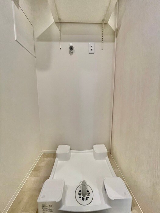 物件内観写真16　(洗濯機置場)