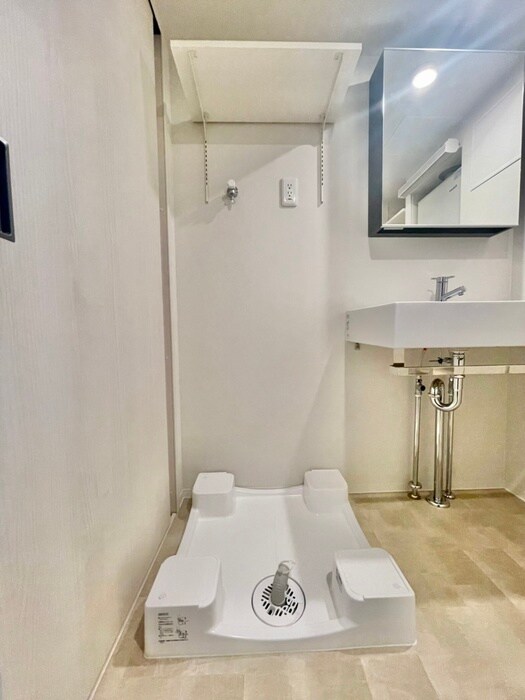 物件内観写真16　(洗濯機置場)