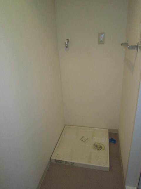 物件内観写真12　(洗濯機置場)