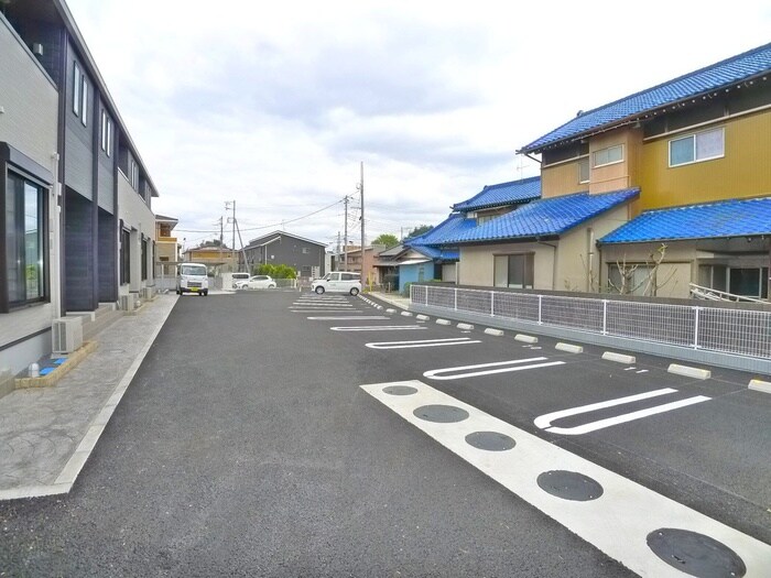 物件外観写真2　(駐車場)