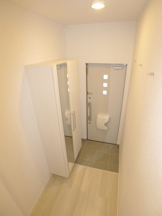 物件内観写真16　(玄関)
