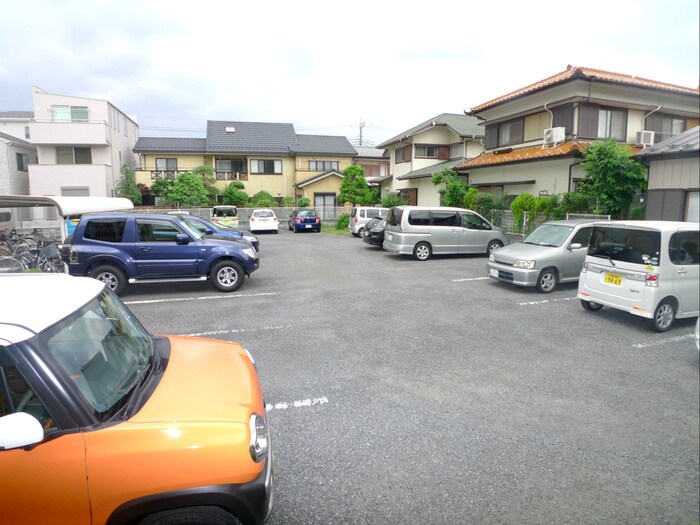 物件外観写真5　(駐車場)