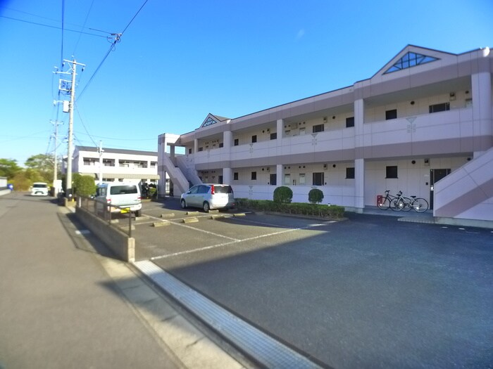 物件外観写真3　(駐車場)