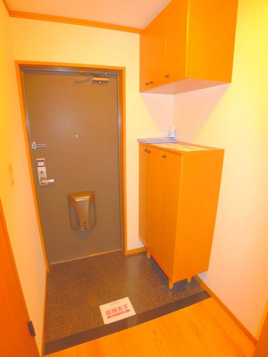 物件内観写真16　(玄関)