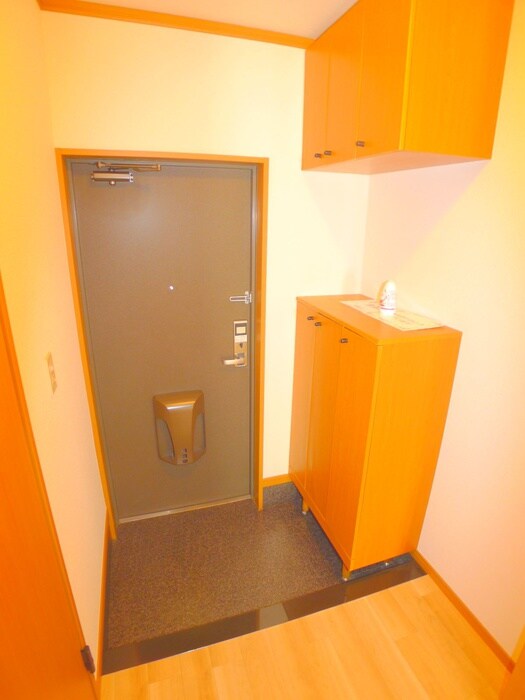 物件内観写真16　(玄関)