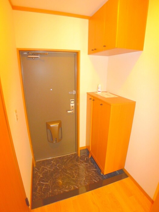 物件内観写真16　(玄関)