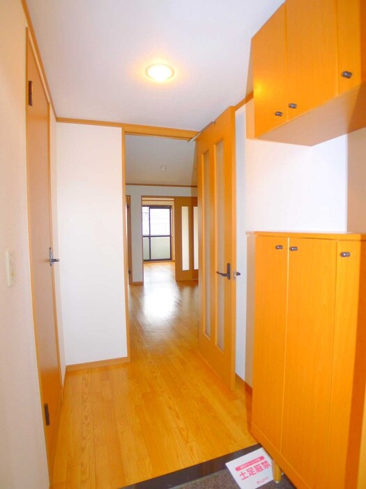 物件内観写真16　(玄関)