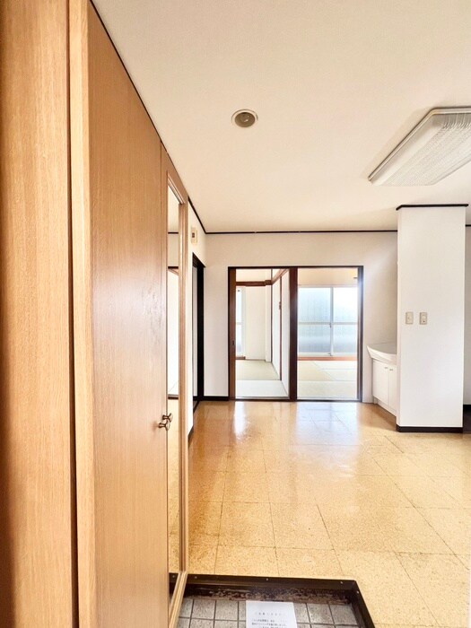 物件内観写真10　(玄関)