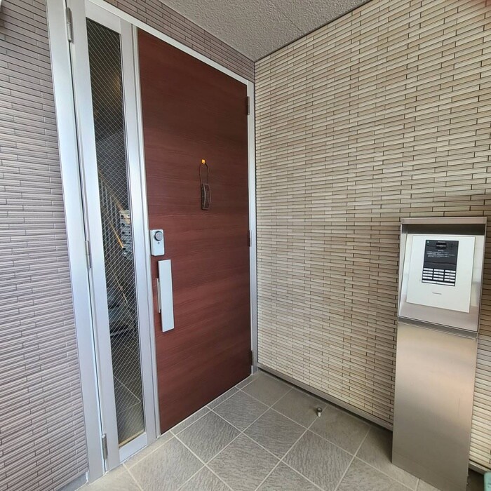 物件外観写真2　(エントランス部分)