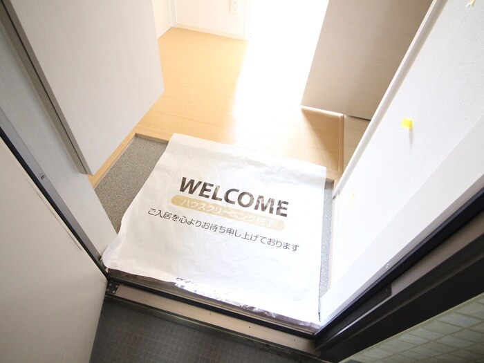 物件内観写真18　(玄関)