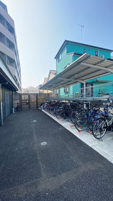 物件外観写真2　(駐輪場)