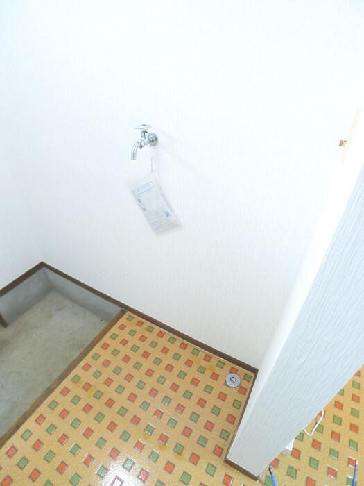 物件内観写真12　(洗濯機置場)