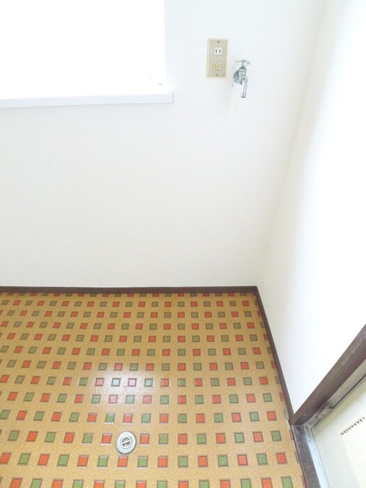 物件内観写真15　(洗濯機置場)