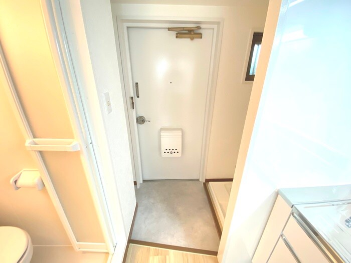 物件内観写真16　(玄関)