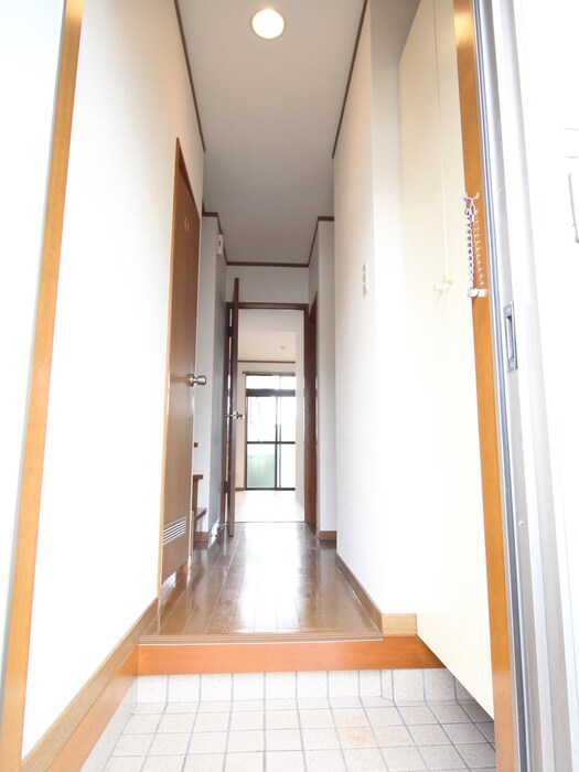 物件内観写真13　(玄関)