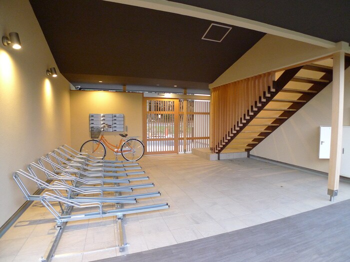 物件外観写真4　(駐輪場)