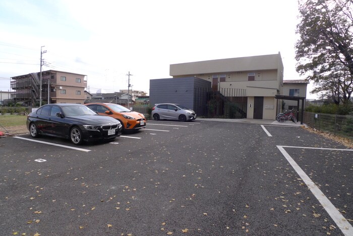 物件外観写真6　(駐車場)