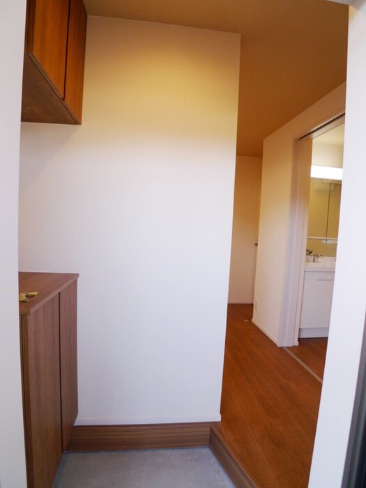 物件内観写真14　(玄関)